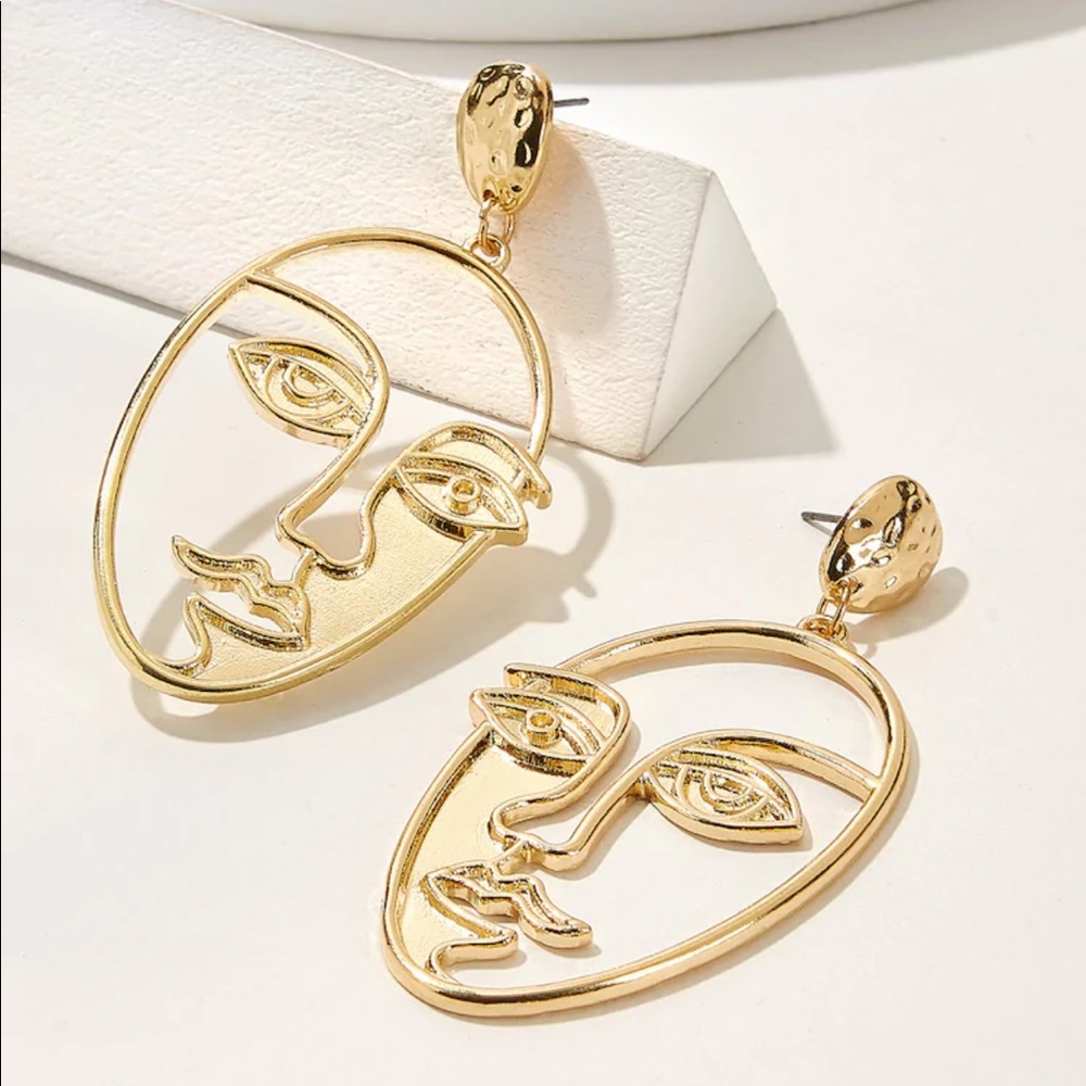 LAST SET Hollow Abstract Face Statement Earrings - Picture 3 of 5